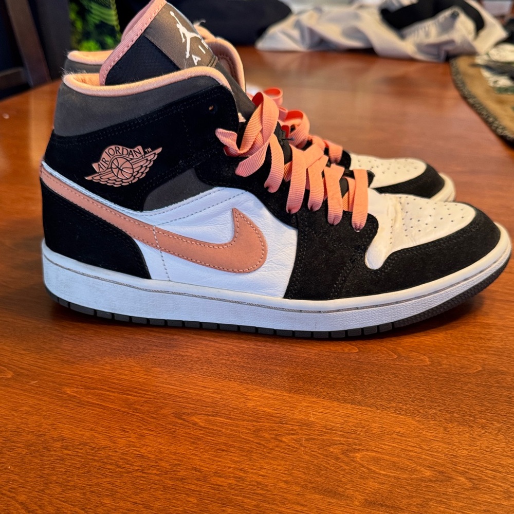 Jordan 1 Mid Peach Mocha